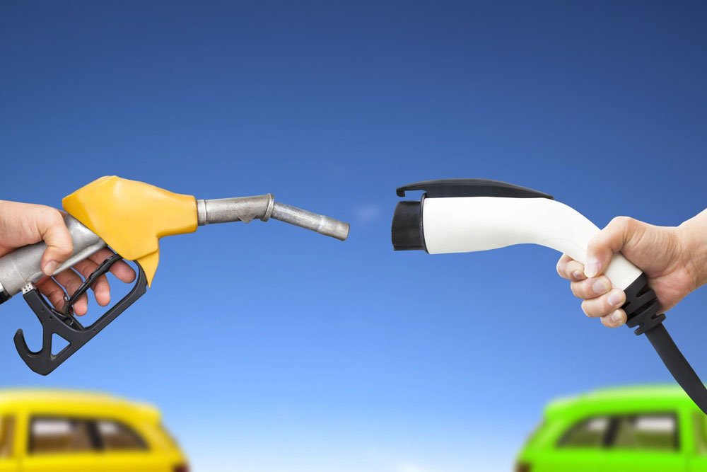 Autonomia e rifornimento: i vantaggi dei motori termici